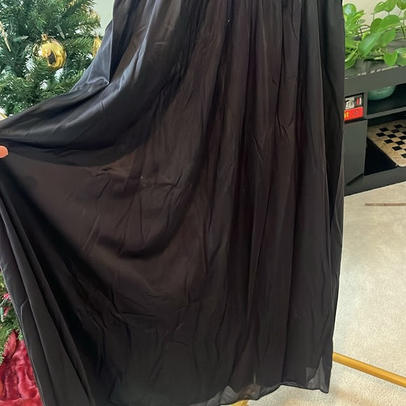 Shadowline size Large Elegant Black Lace Nightgown - Picture 6 of 8